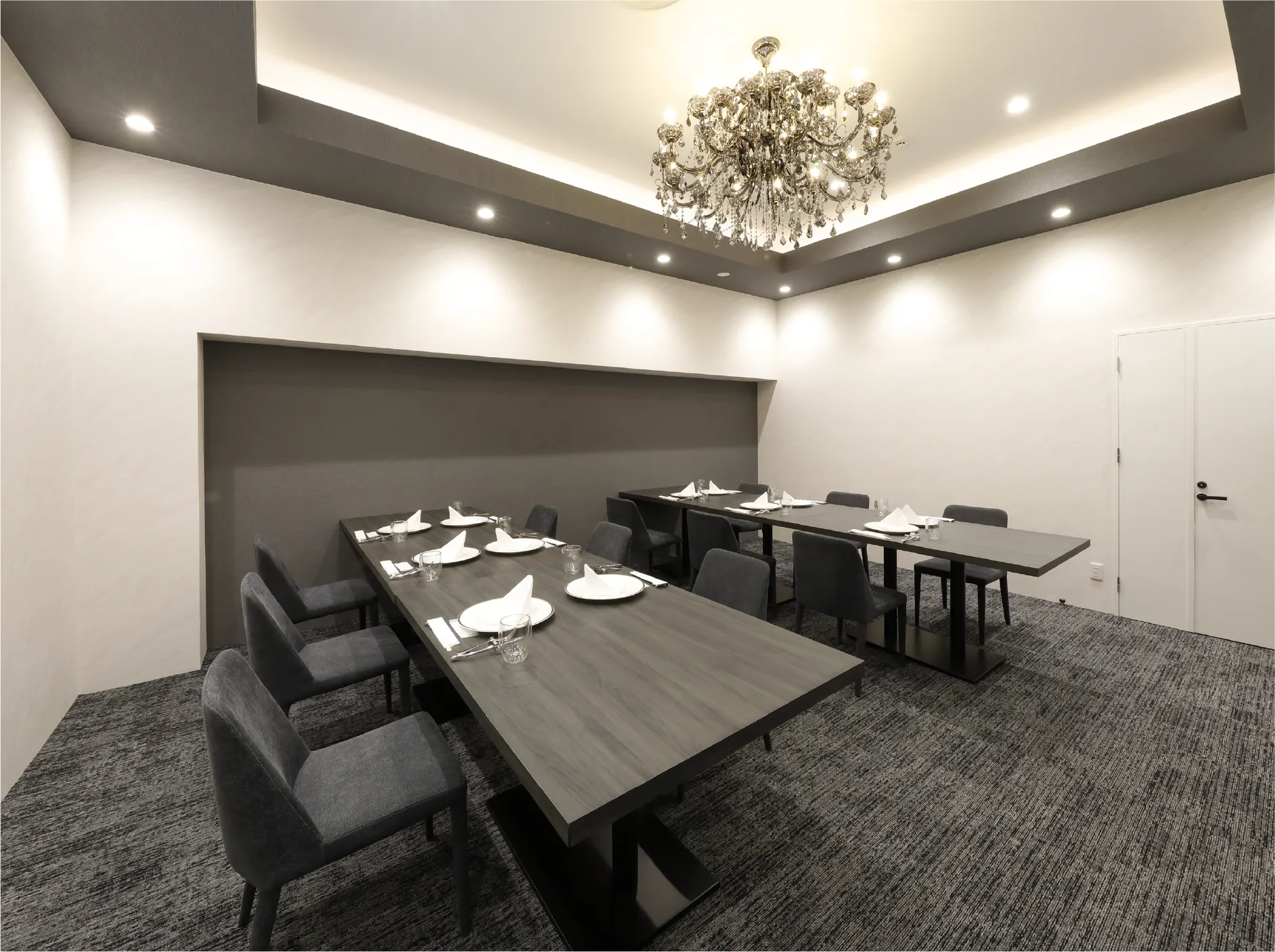 煌びやかなシャンデリアのアネモネ個室